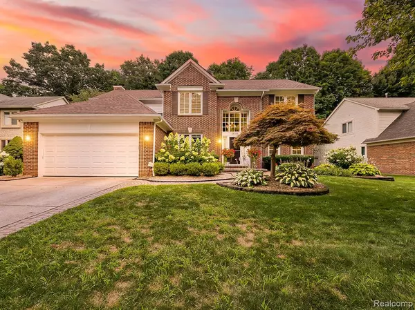 28152 Secluded Lane, Farmington Hills, MI 48331