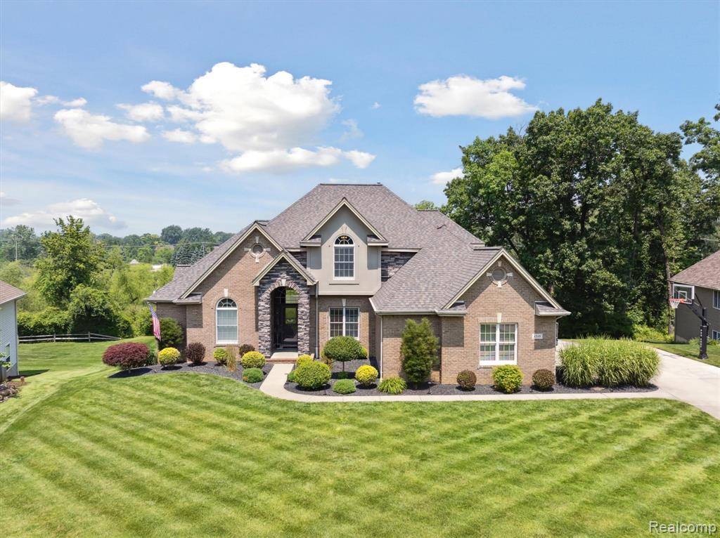 4348 Oak Tree Trail, Fenton, MI 48430