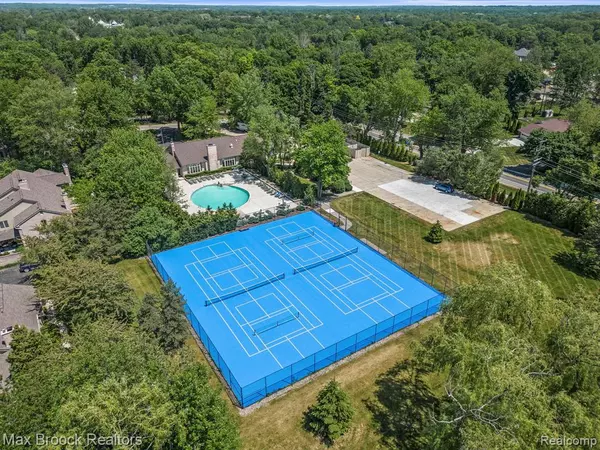 Bloomfield Hills, MI 48304,1360 Bramblebush Run