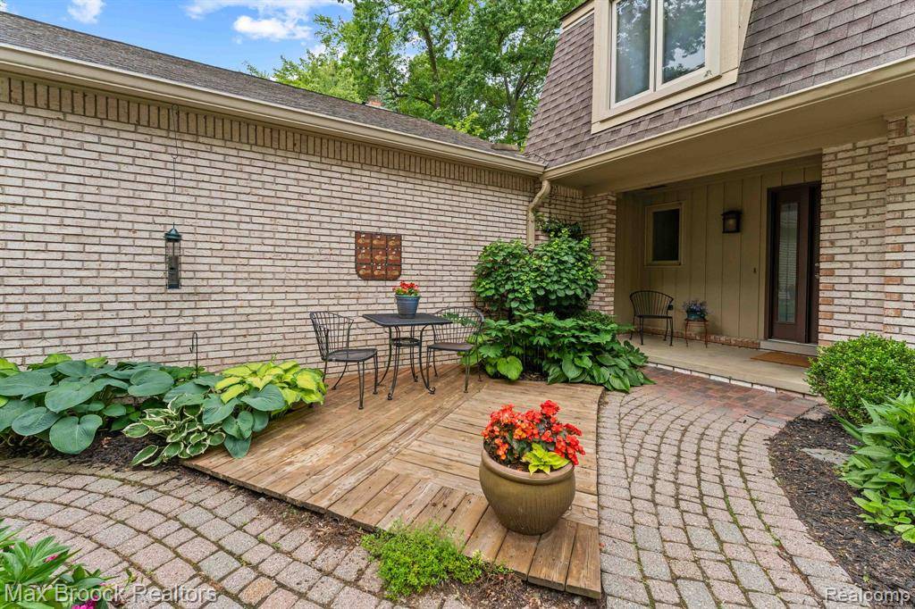 Bloomfield Hills, MI 48304,1360 Bramblebush Run