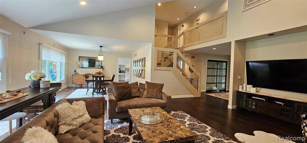 West Bloomfield Twp, MI 48323,5084 Champlain Circle