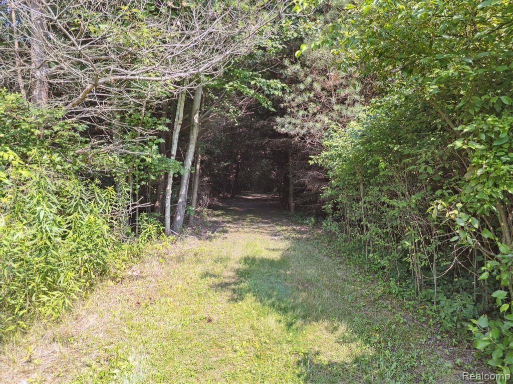 2374 N Vassar, Davison, MI 48423