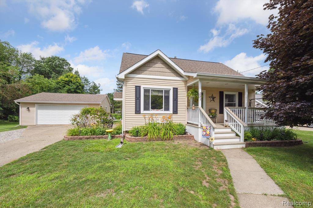 231 Ponchartrain Drive, Fenton, MI 48430