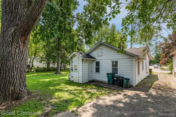 Ferndale, MI 48220,1489 Woodward Heights