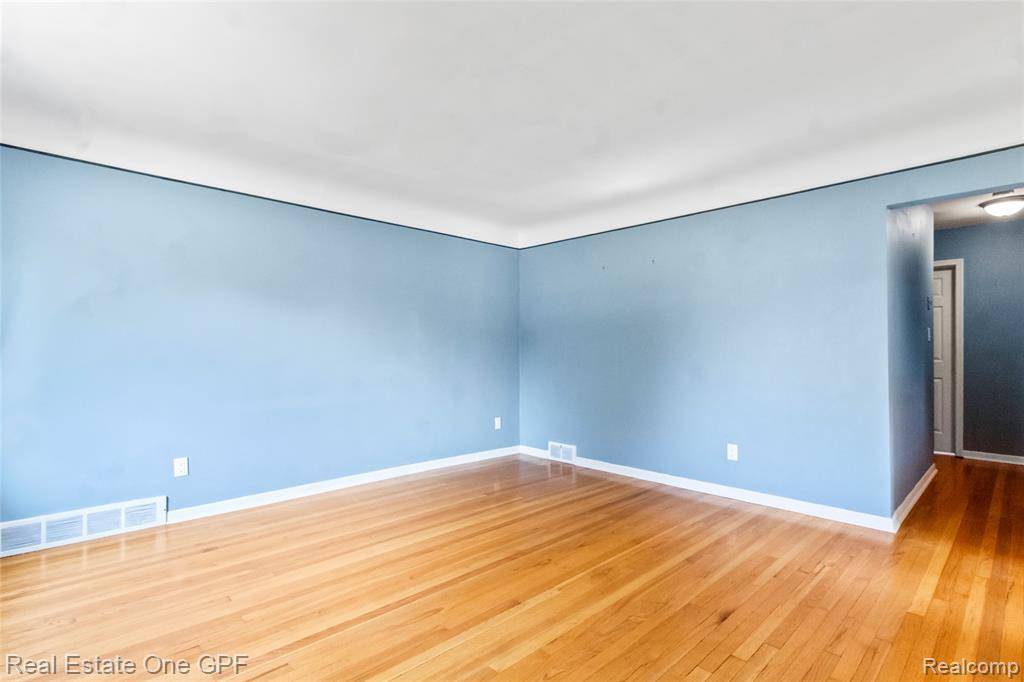 St. Clair Shores, MI 48082,22725 Lake Drive