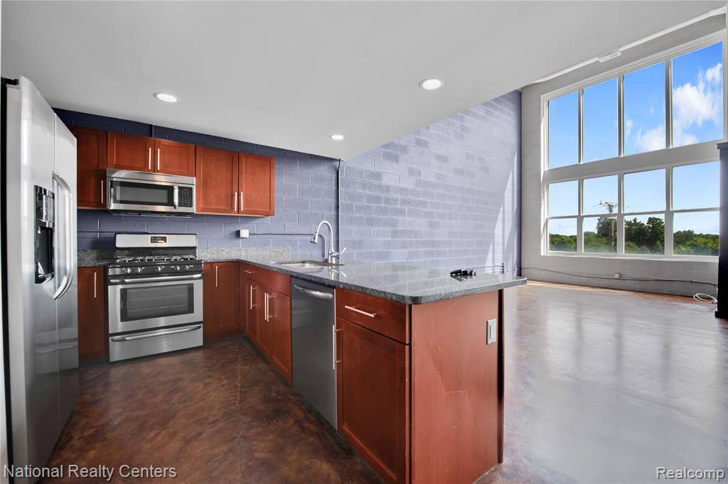 98 N Gratiot Avenue, Mt. Clemens, MI 48043