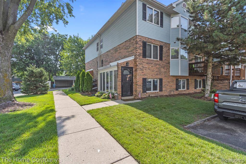 194 Pinewood Drive, Plymouth, MI 48170