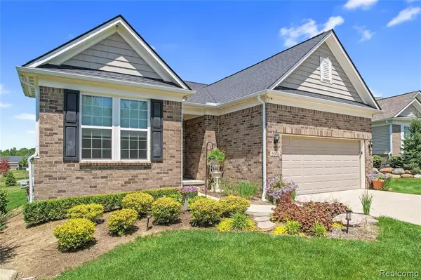 5008 Oakdale Drive, Independence Twp, MI 48348