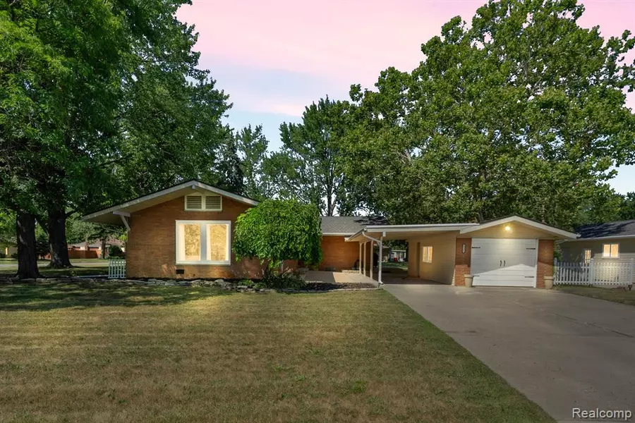 19321 Dixie Drive, Clinton Twp, MI 48035