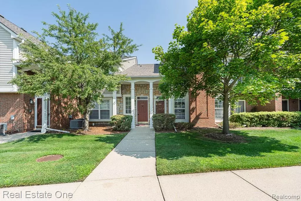 Sterling Heights, MI 48314,5681 PINE AIRES Drive 154