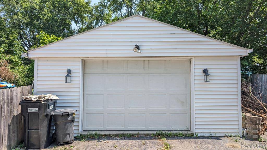 Grand Blanc, MI 48439,6085 Westdale Drive