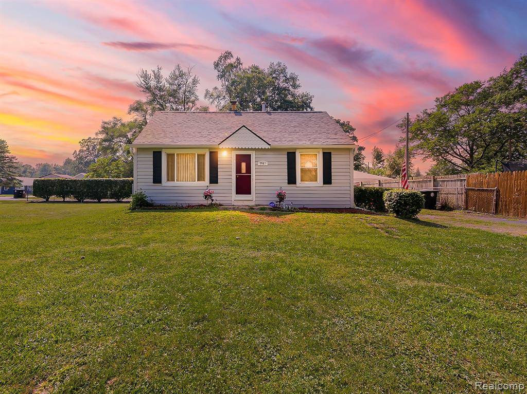 9081 Hartel Street, Livonia, MI 48150