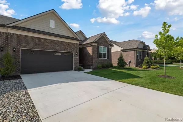 Clinton Twp, MI 48036,40633 Azalea Drive
