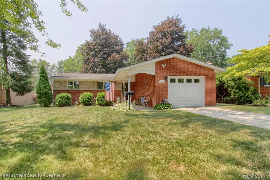 22073 Tredwell Avenue, Farmington Hills, MI 48336