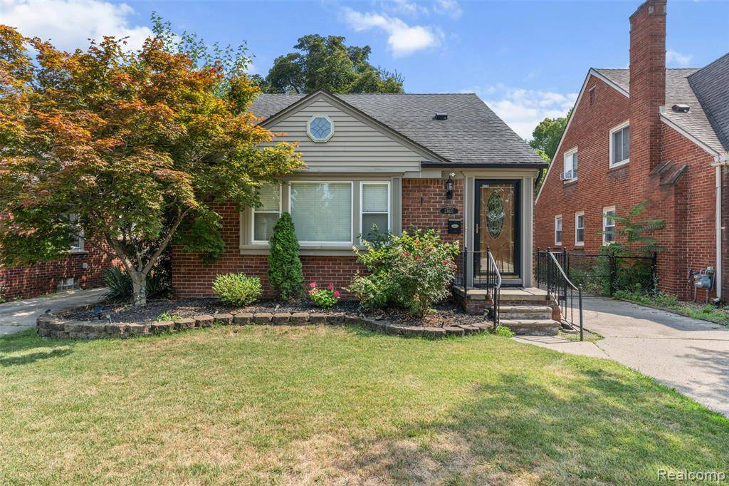 23837 Lawrence Avenue, Dearborn, MI 48128