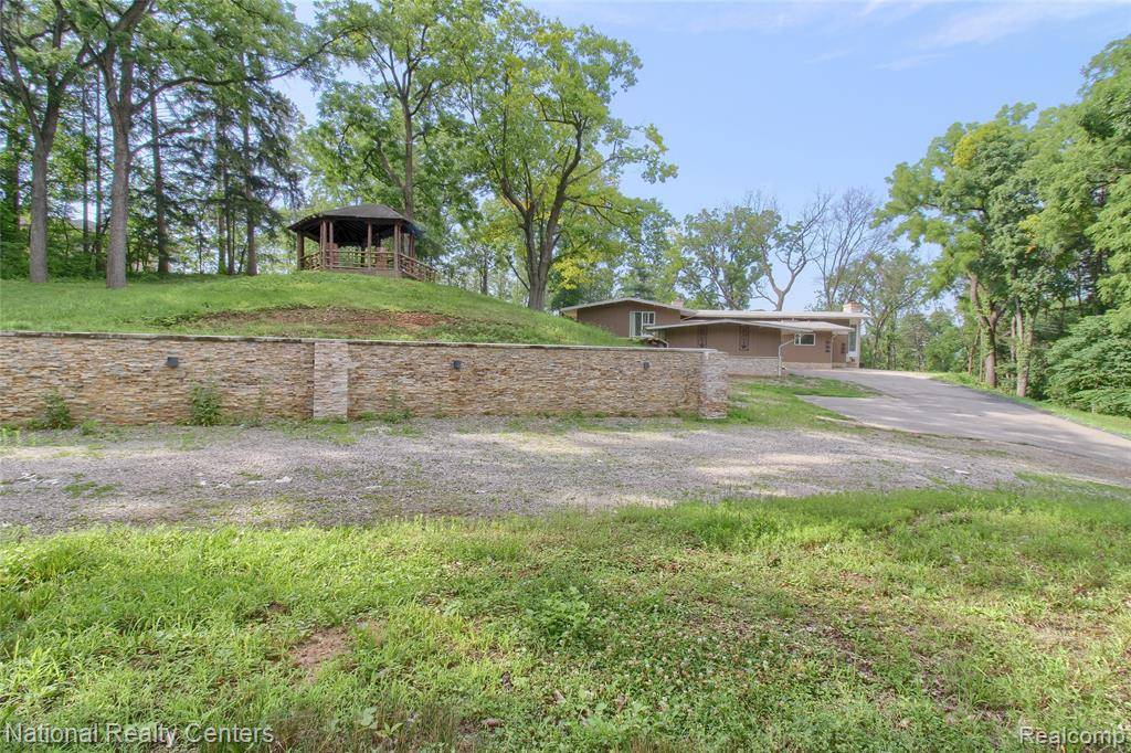 Barton Hills Vlg, MI 48105,341 Corrie Road