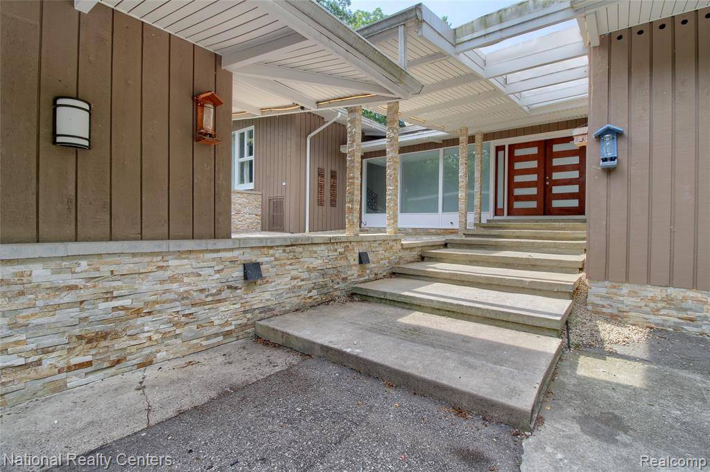 Barton Hills Vlg, MI 48105,341 Corrie Road