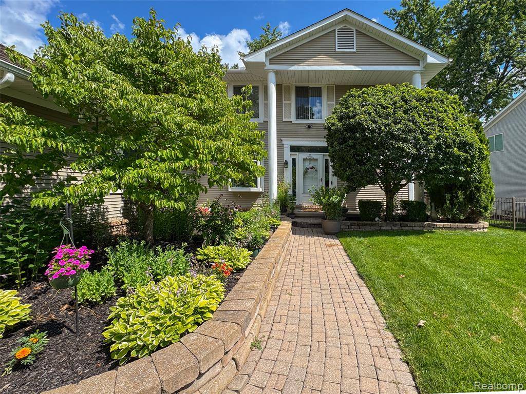 Waterford Twp, MI 48329,2380 Lansbury Drive