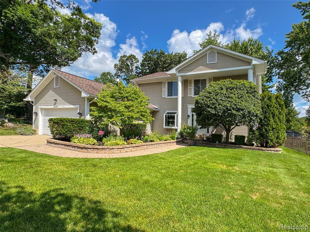 Waterford Twp, MI 48329,2380 Lansbury Drive