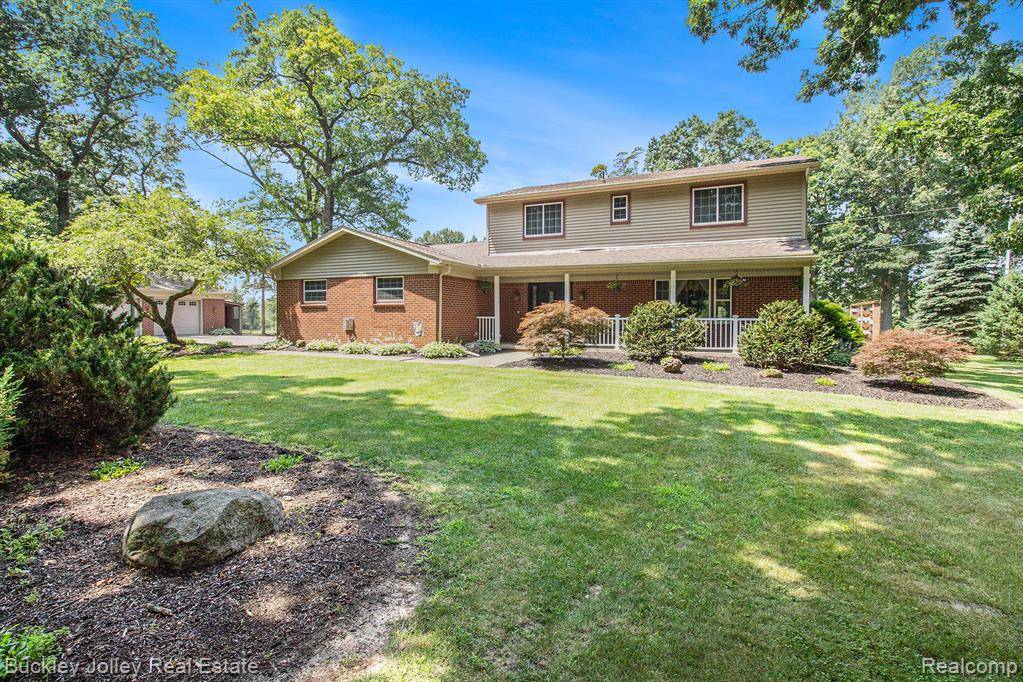 8900 Rickett Road, Green Oak Twp, MI 48116