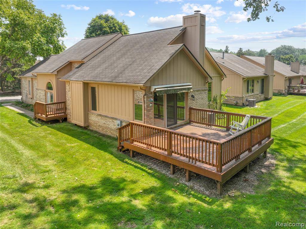 Farmington, MI 48335,35213 Knollwood Lane