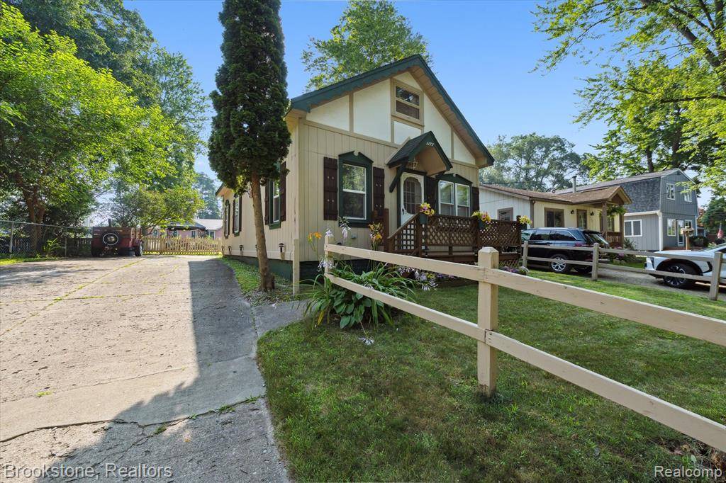 White Lake Twp, MI 48386,1177 Clearwater Boulevard