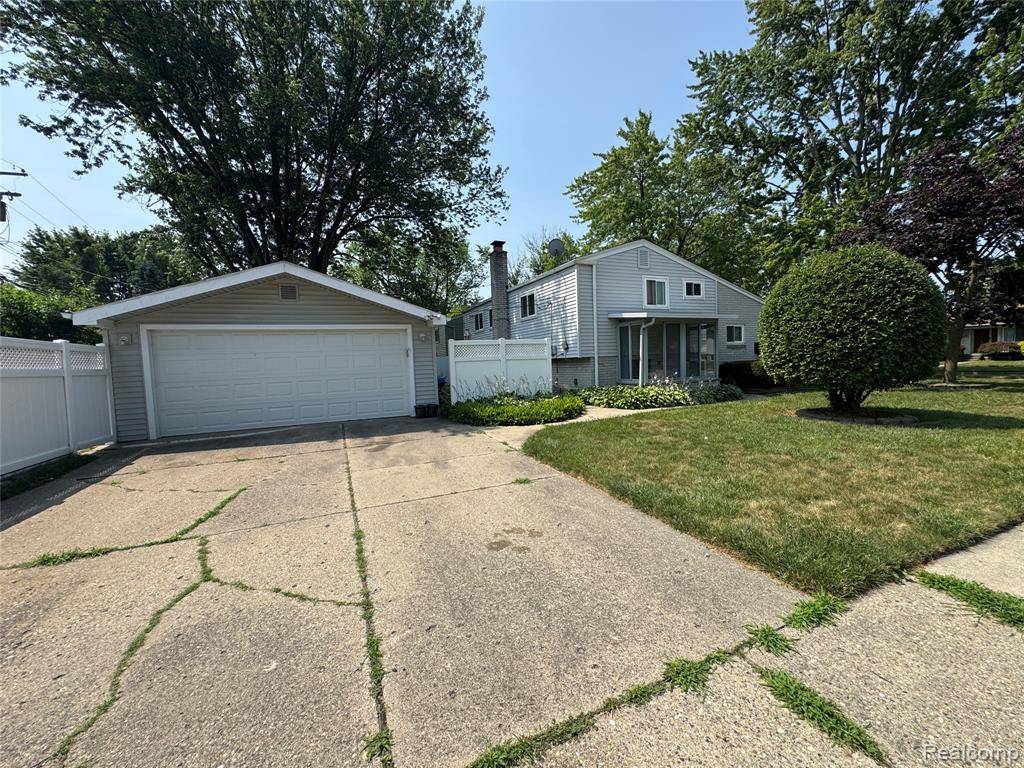 Clinton Twp, MI 48035,35980 Carlisle Street
