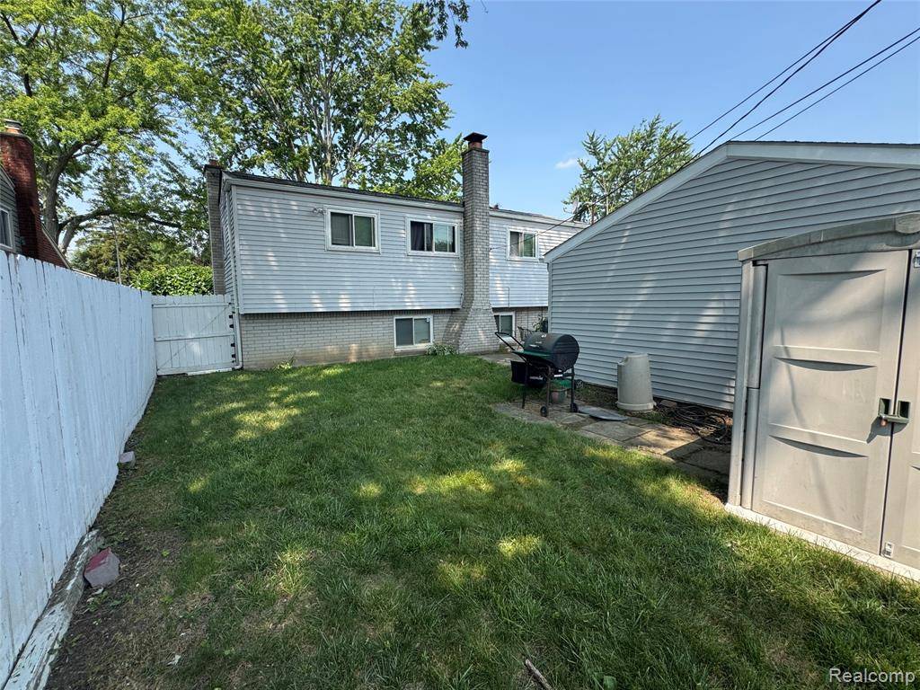 Clinton Twp, MI 48035,35980 Carlisle Street