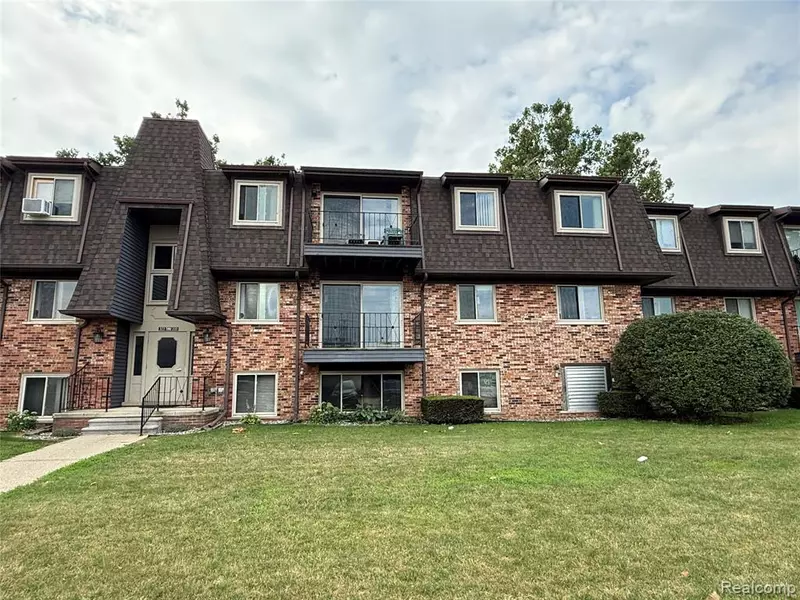 325 Riviera Drive, St. Clair Shores, MI 48080