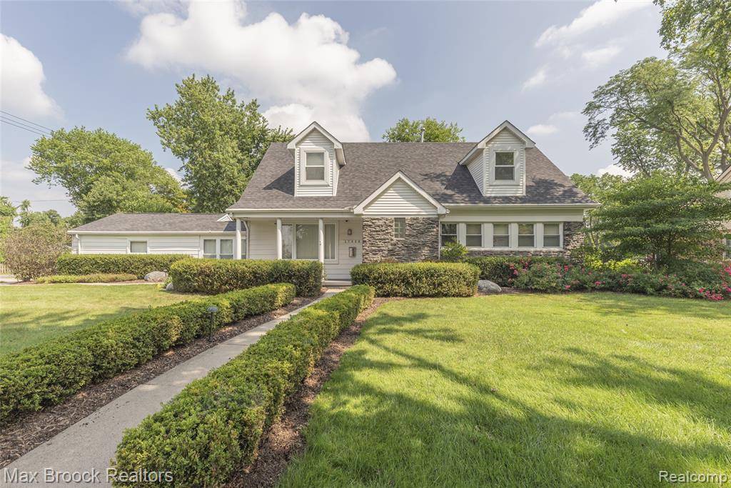 17426 Locherbie Avenue, Beverly Hills Vlg, MI 48025
