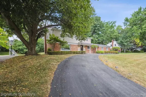 Bloomfield Hills, MI 48304,2200 Brenthaven Drive E