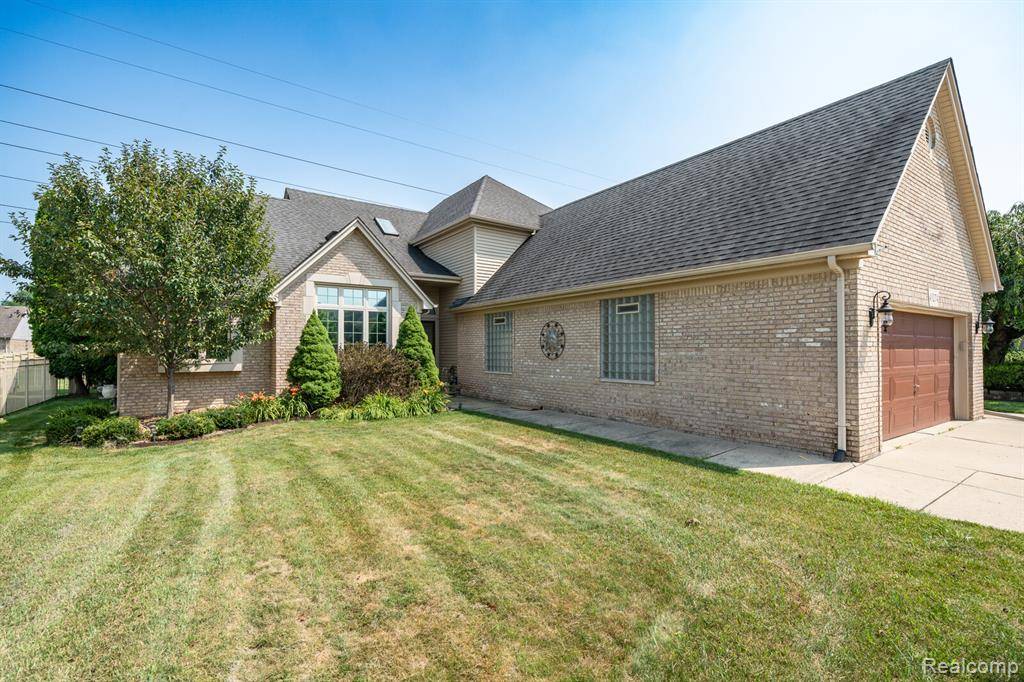 43274 Hillsboro Drive, Clinton Twp, MI 48038