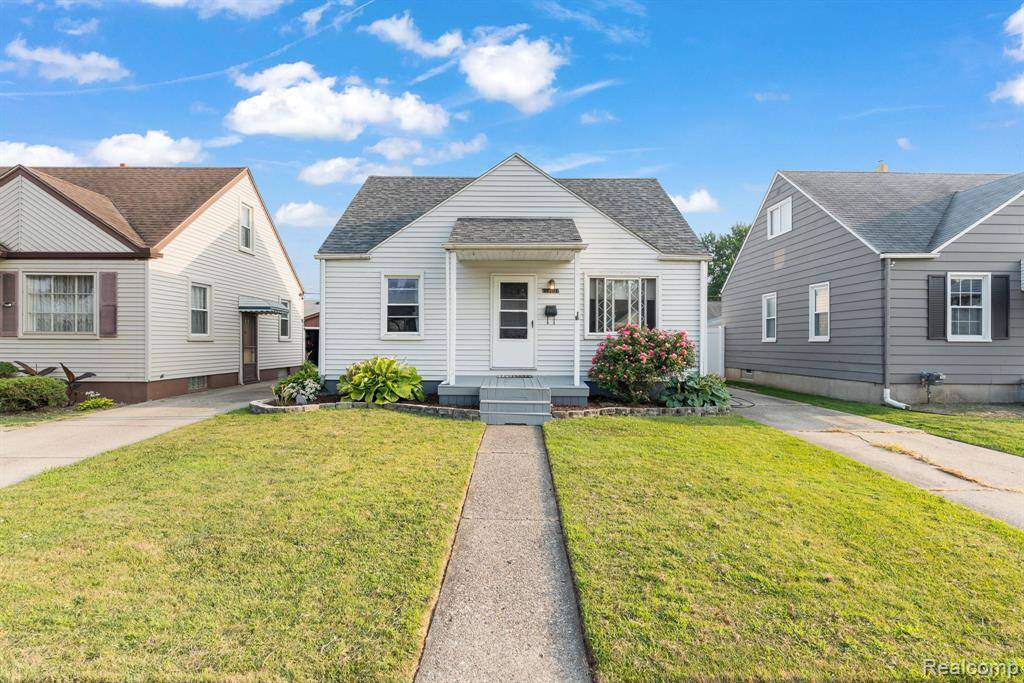 19704 Rosedale Street, St. Clair Shores, MI 48080