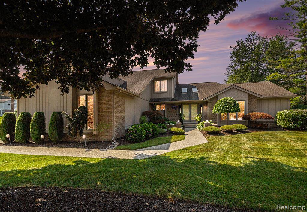 2033 Sundew Drive, Troy, MI 48098
