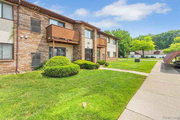 Westland, MI 48185,7769 Manor Circle 103