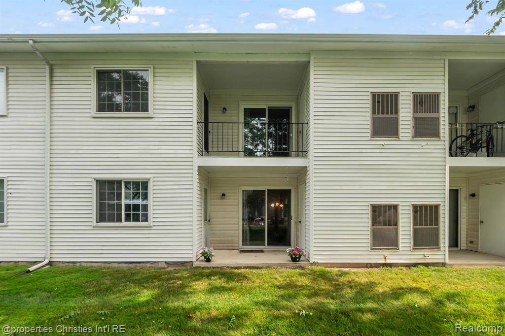 23412 Middlebelt Road, Farmington, MI 48336