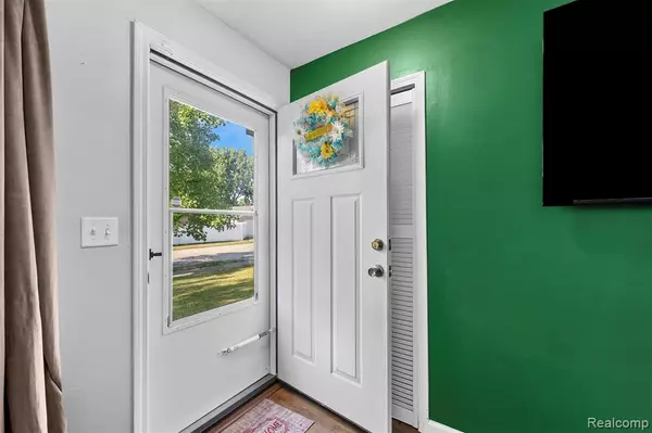Clinton Twp, MI 48035,21631 Laurel Street