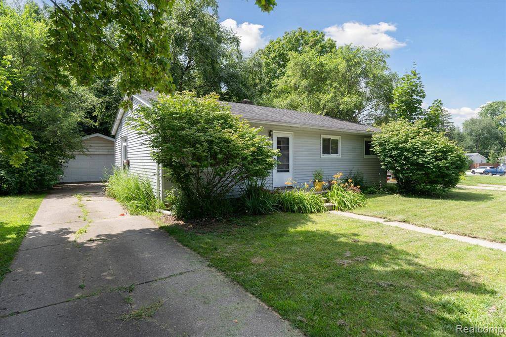 Fenton, MI 48430,761 Elmwood Drive
