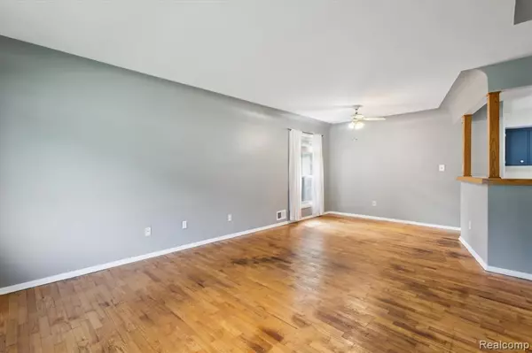 Fenton, MI 48430,761 Elmwood Drive