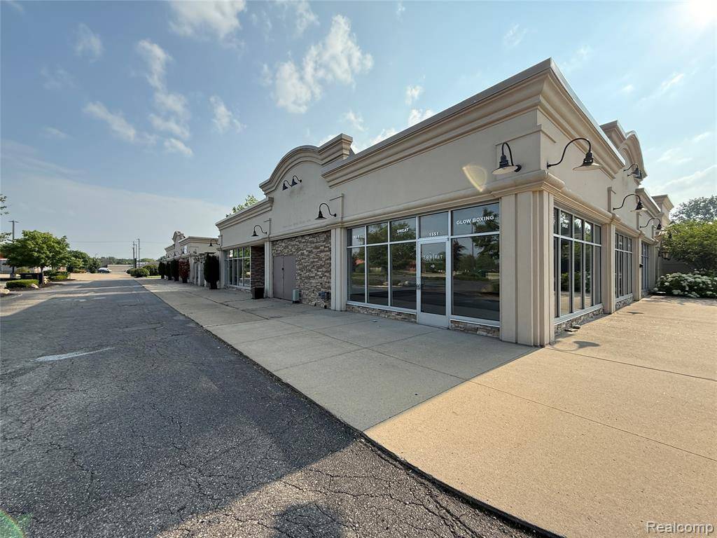 1537 E Pierson Road B, Flushing, MI 48433