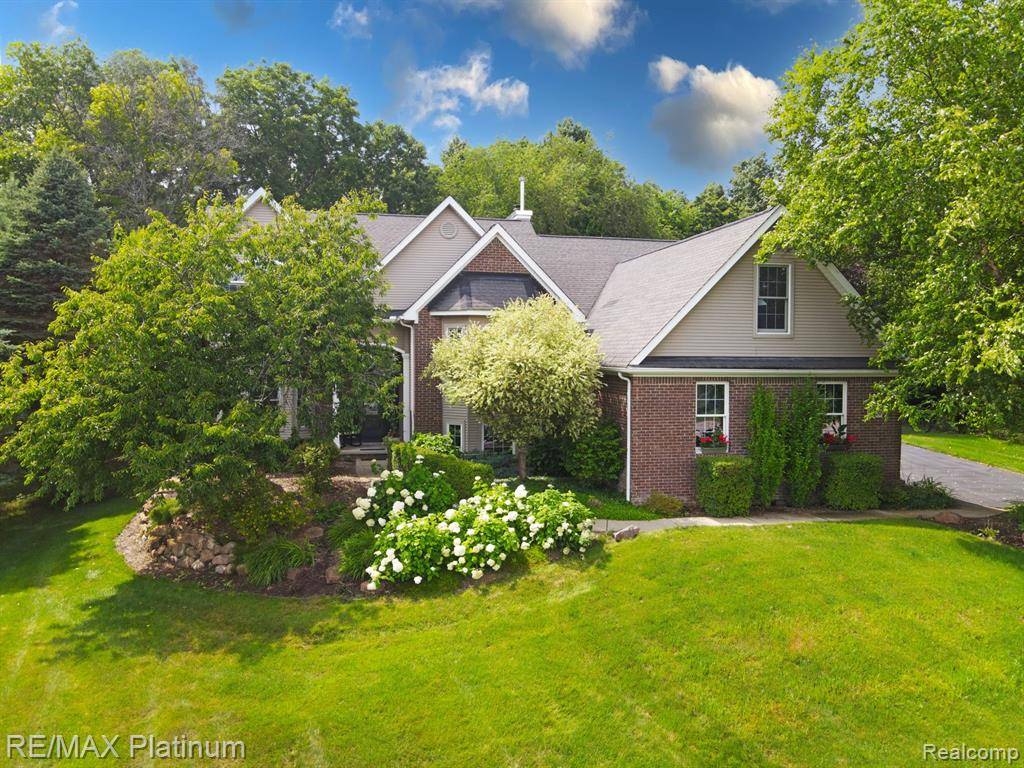 2026 Ricks Court, Brighton, MI 48114