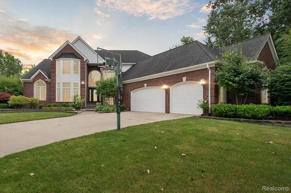 2632 Hawthorne Drive S, Shelby Twp, MI 48316