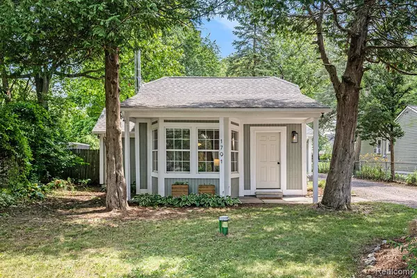 1791 Petrolia, West Bloomfield Twp, MI 48324