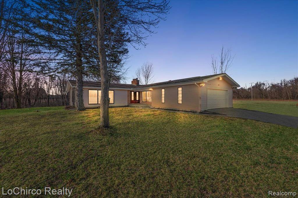 8603 N OWOSSO Road, Fowlerville Vlg, MI 48836