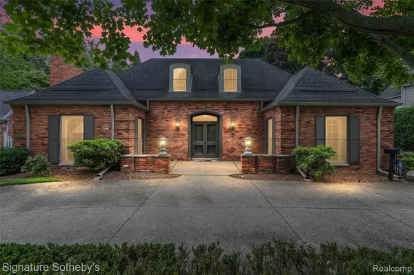 267 Hillcrest Avenue, Grosse Pointe Farms, MI 48236