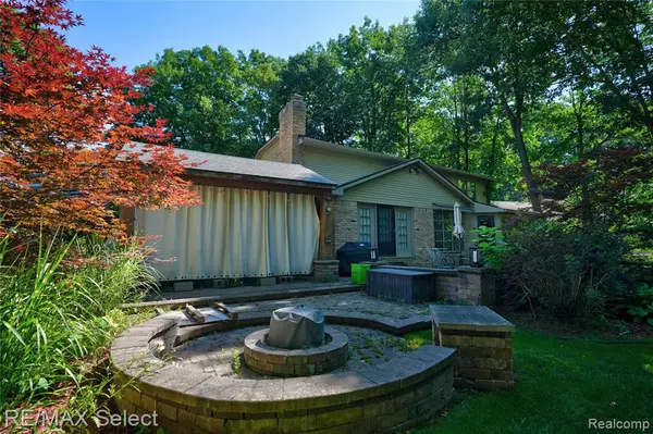 Grand Blanc, MI 48439,1320 Kings Carriage Road