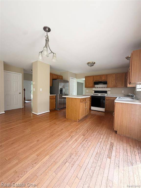 Troy, MI 48083,2314 CEDAR KNOLL Drive