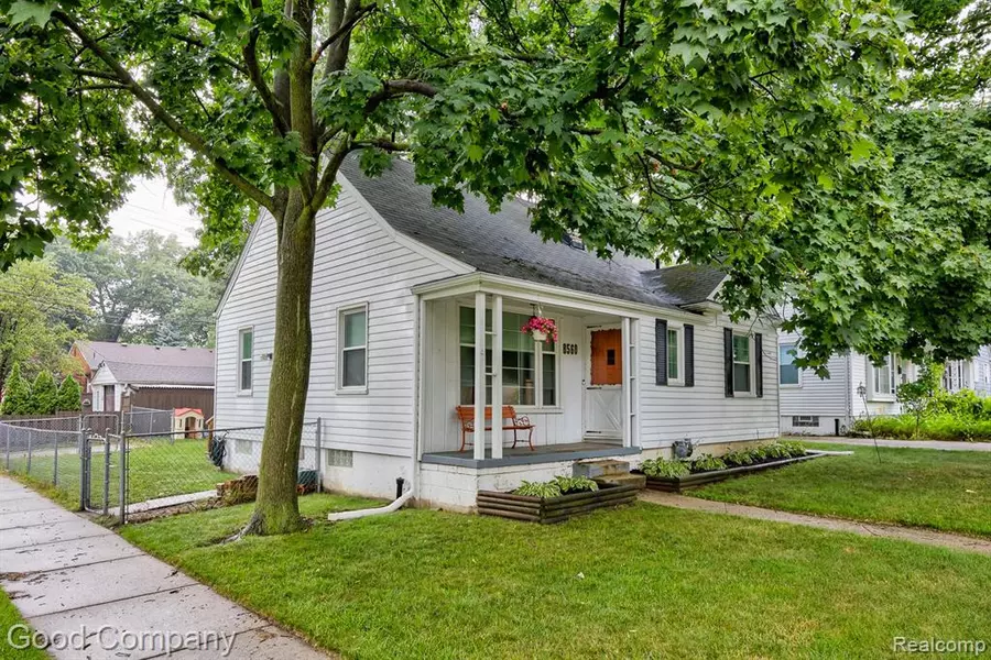 8560 Roseland Court, Oak Park, MI 48237