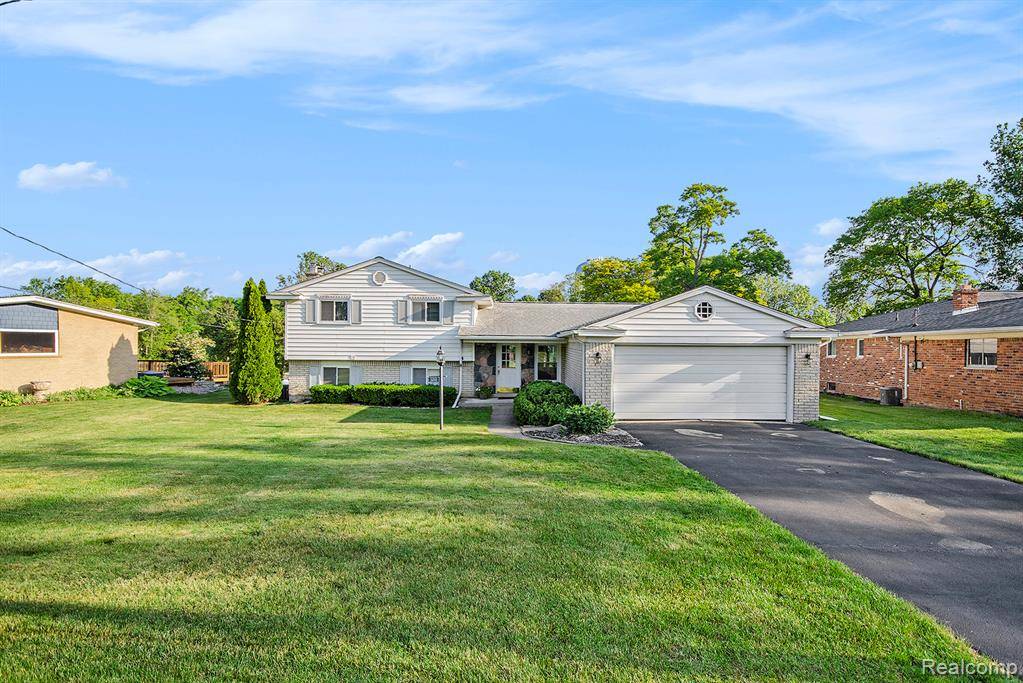 3255 Schoolhouse Drive, Waterford Twp, MI 48329