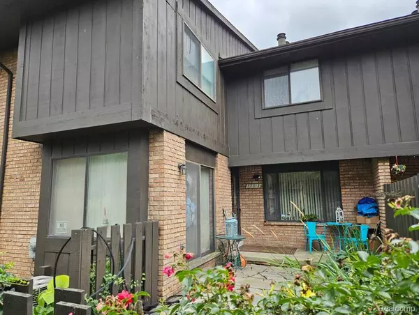 37313 Clubhouse Drive, Sterling Heights, MI 48312
